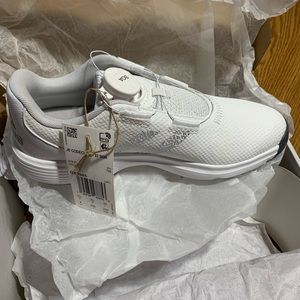 Brand new junior golf shoes